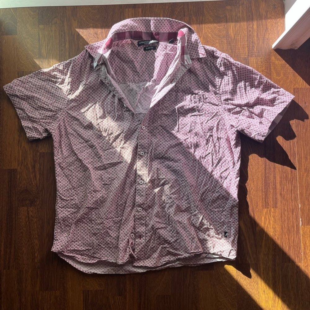 XL slim fit men’s burgundy and white button up t-shirt.
